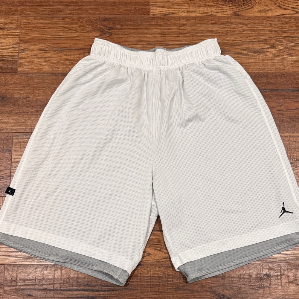 Men’s Jordan Men's Reversible Athletic Shorts sz: Large